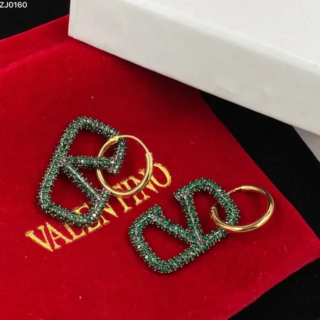 Valentino VLTN Boucles d'oreilles à créoles vert or pavé de cristaux à charnière 5