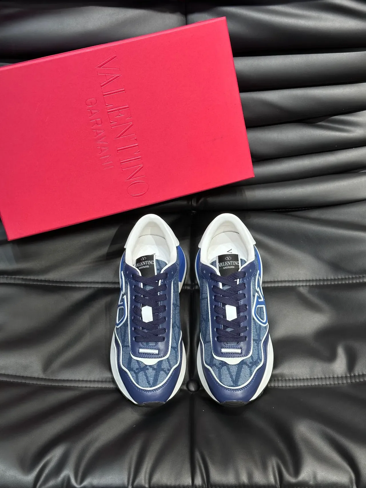 Valentino VLTN Runner Chaussures Lifestyle Bleu Marine Texturées en Denim 2