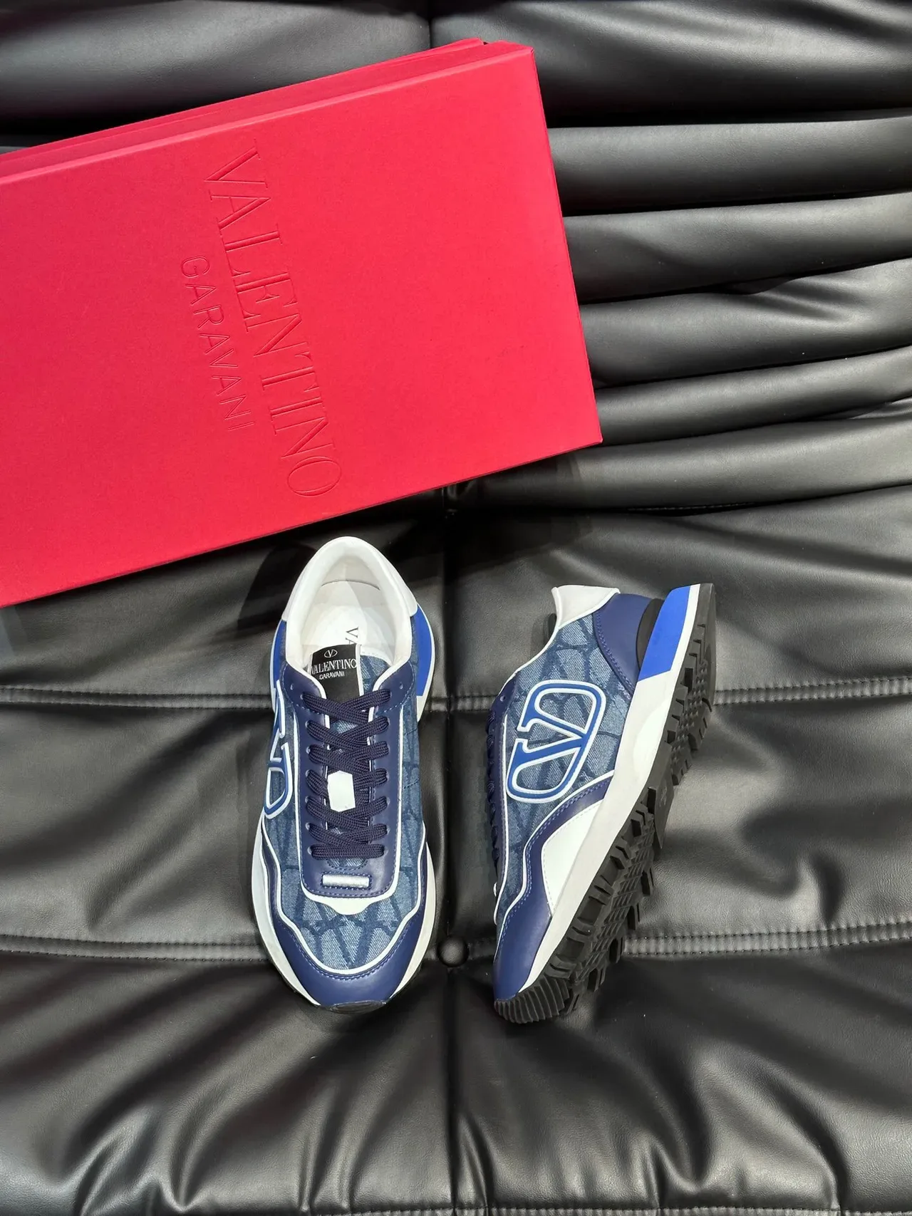 Valentino VLTN Runner Chaussures Lifestyle Bleu Marine Texturées en Denim 3