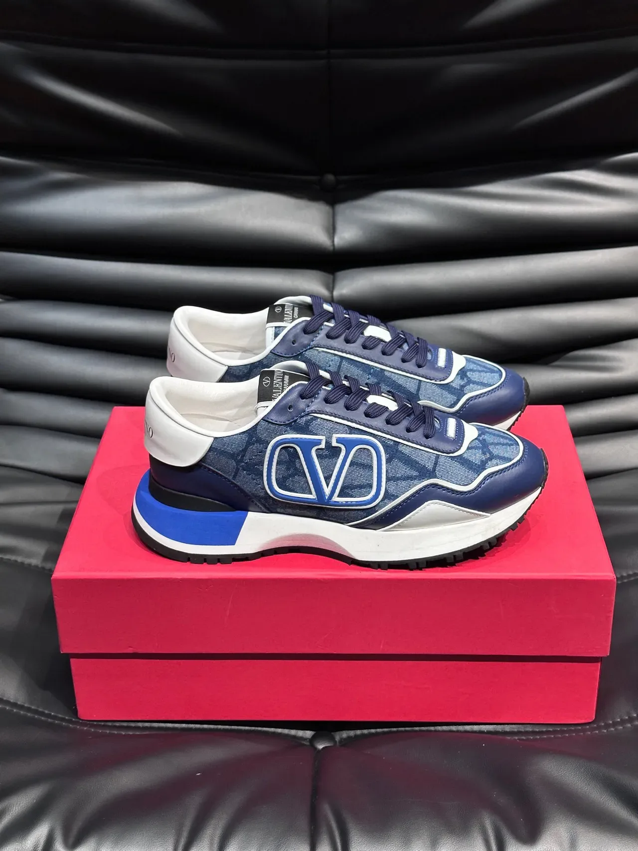 Valentino VLTN Runner Chaussures Lifestyle Bleu Marine Texturées en Denim 4