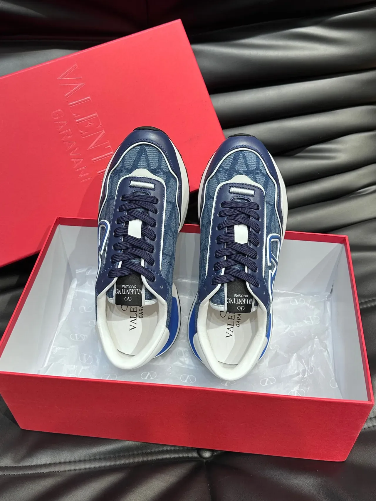 Valentino VLTN Runner Chaussures Lifestyle Bleu Marine Texturées en Denim 5