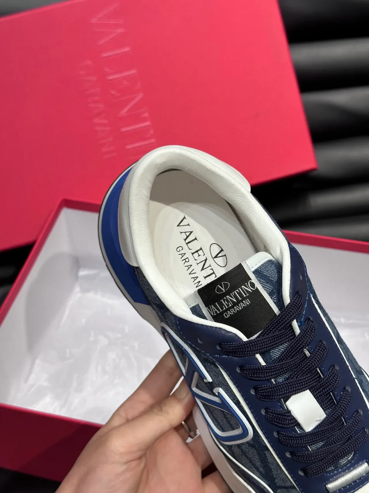 Valentino VLTN Runner Chaussures Lifestyle Bleu Marine Texturées en Denim 8