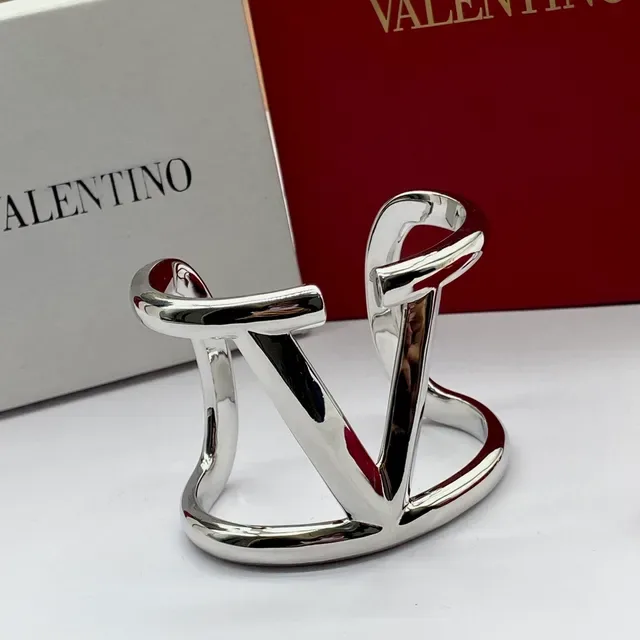 Valentino VLTN Argent et Or Bracelet Ouvert Motif V-Logo 5