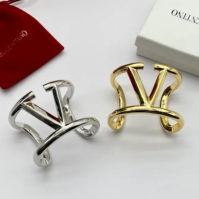 Valentino VLTN Argent et Or Bracelet Ouvert Motif V-Logo 7