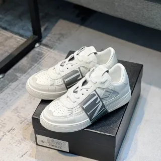 Valentino VLTN سنيكرز لايف ستايل أبيض جلد مع حزام