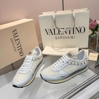 Valentino 白色米色低帮铆钉生活方式运动鞋