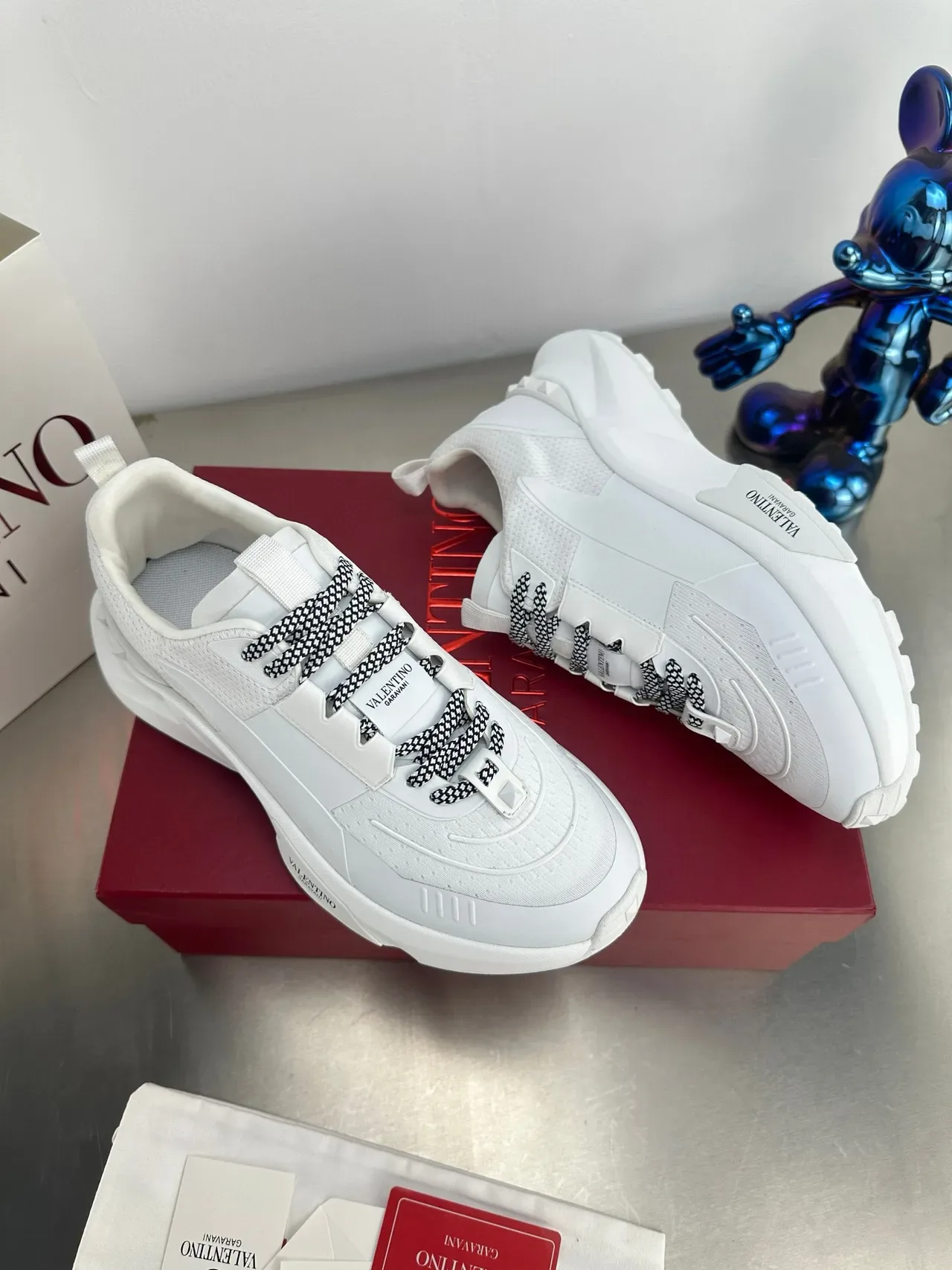 Valentino Blanc Noir Monochrome Haut en Maille Perforée Sneakers Lifestyle 2