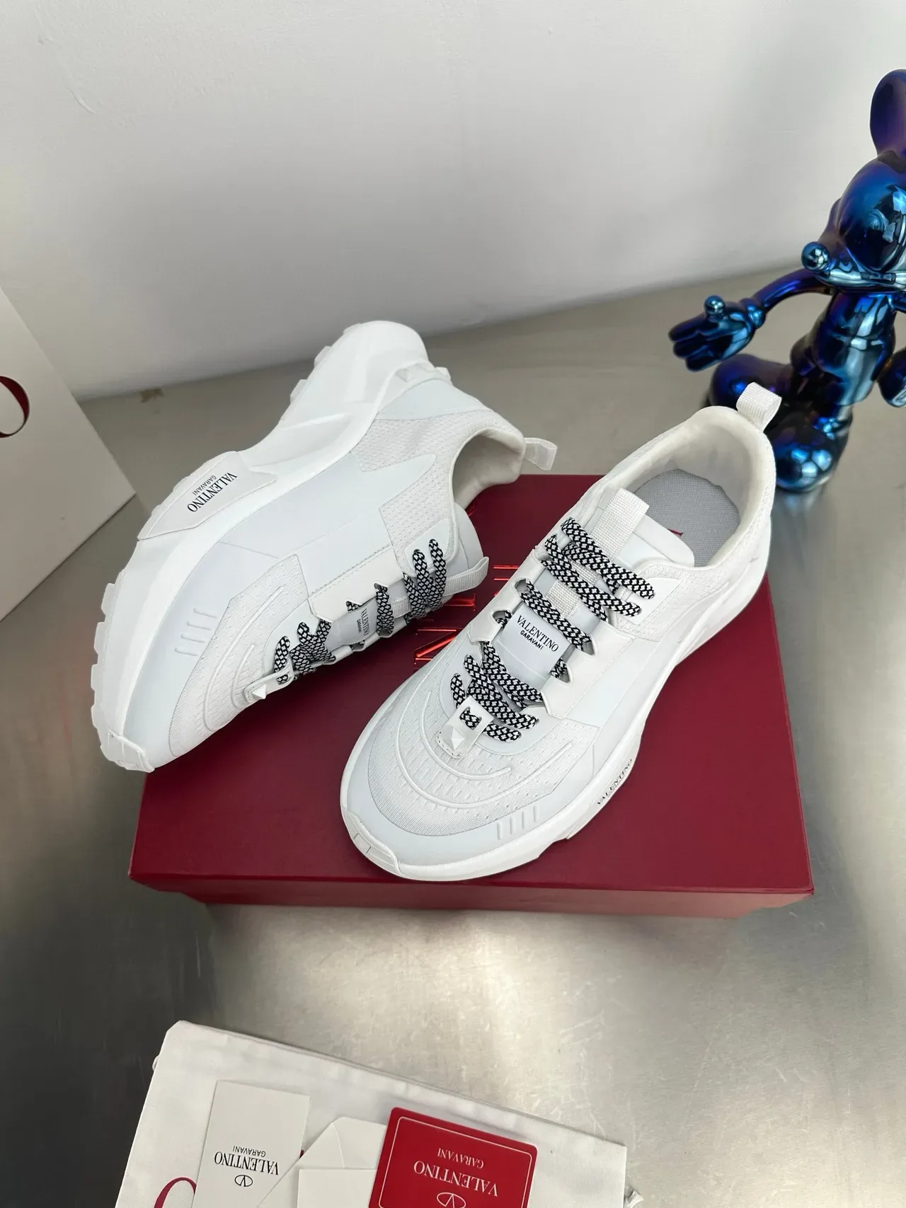 Valentino Blanc Noir Monochrome Haut en Maille Perforée Sneakers Lifestyle 3