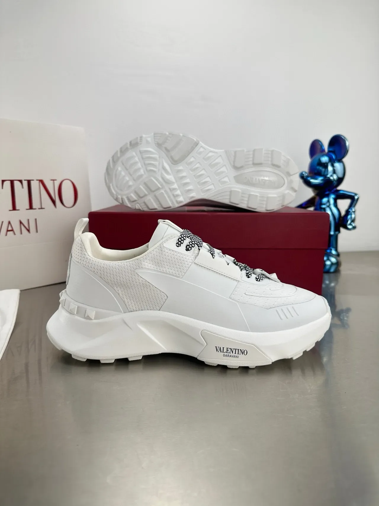 Valentino Blanc Noir Monochrome Haut en Maille Perforée Sneakers Lifestyle 7