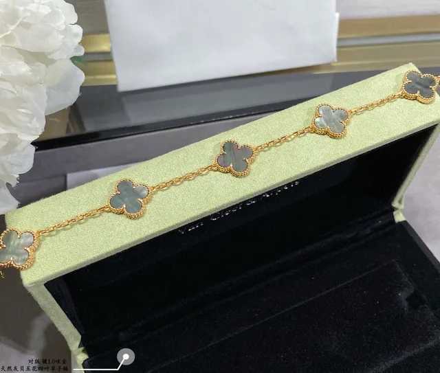 Van Cleef & Arpels Alhambra Trébol de Cinco Folhas Madreperla e Pulseiras de Ouro 7