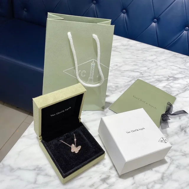 Van Cleef & Arpels Papillon Pavé Diamant Or Rose Collier 4
