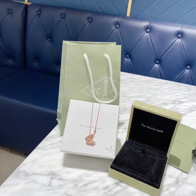 Van Cleef & Arpels Papillon Pavé Diamant Or Rose Collier 5