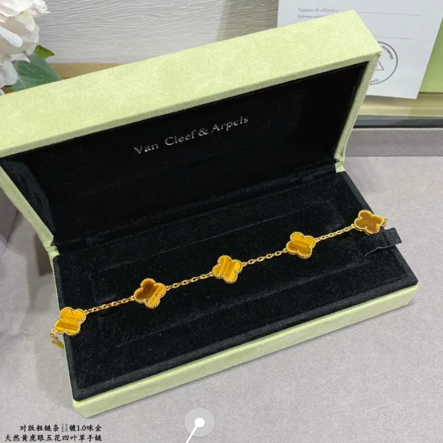 Van Cleef & Arpels Alhambra Pulseira de Ouro Cinco Motivos Olho de Tigre 3