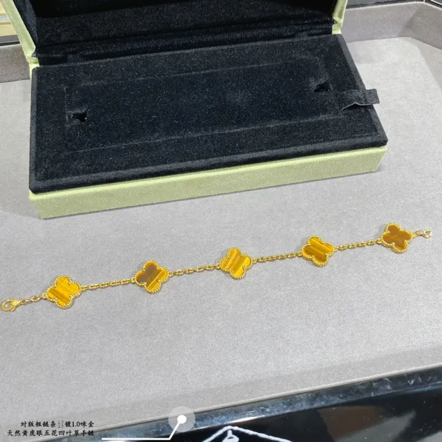 Van Cleef & Arpels Alhambra Pulseira de Ouro Cinco Motivos Olho de Tigre 4
