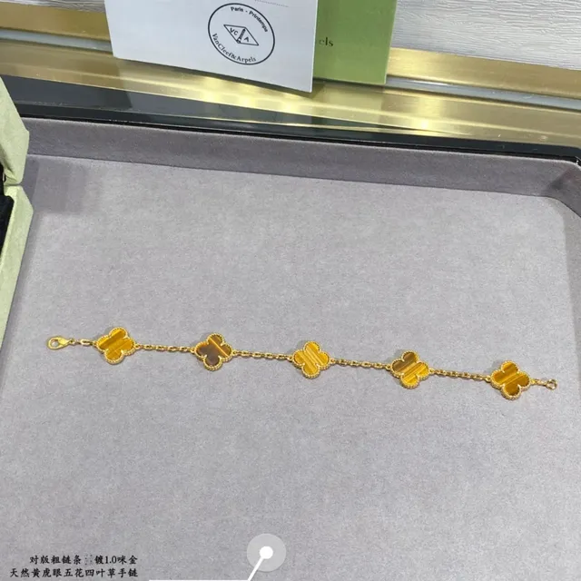 Van Cleef & Arpels Alhambra Pulseira de Ouro Cinco Motivos Olho de Tigre 7