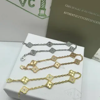 Van Cleef & Arpels Alhambra الكلفر ذو الأوراق الأربعة Pavé إسورة