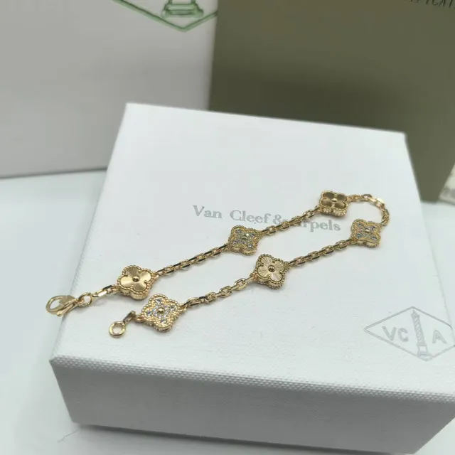 Van Cleef & Arpels Alhambra Four-Leaf Clover Pavé Bracelet 4