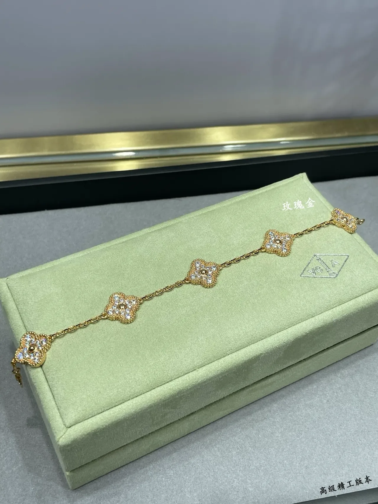 Van Cleef & Arpels Alhambra الكليل ذو الأوراق الأربعة Pavé سوار 5