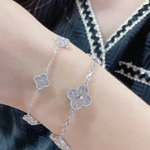 Van Cleef & Arpels Alhambra الكليل ذو الأوراق الأربعة Pavé سوار 9