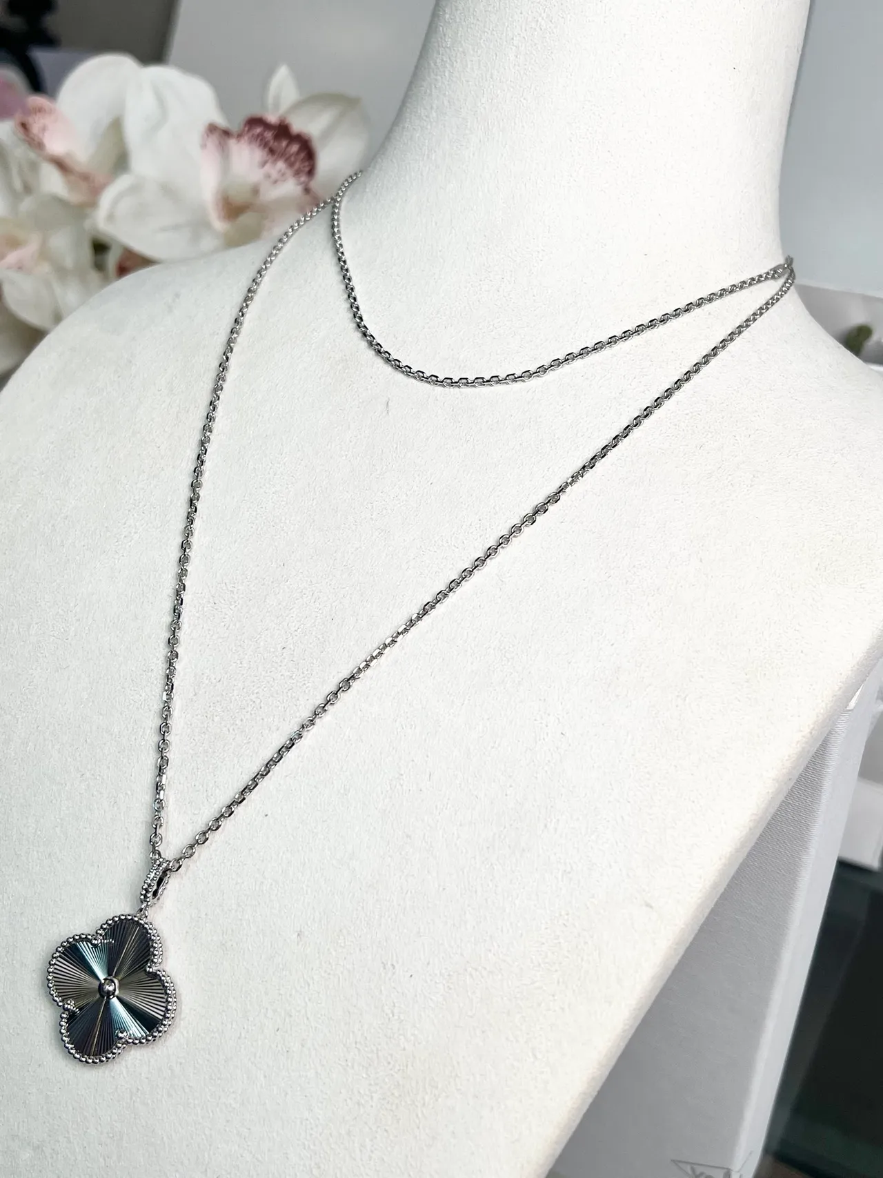 Van Cleef & Arpels Alhambra Four-Leaf Clover Pendant Necklace 2