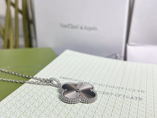 Van Cleef & Arpels Alhambra Four-Leaf Clover Pendant Necklace 5
