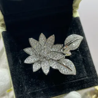 فان كليف & أربالس خاتم ماس بانيه زهوري