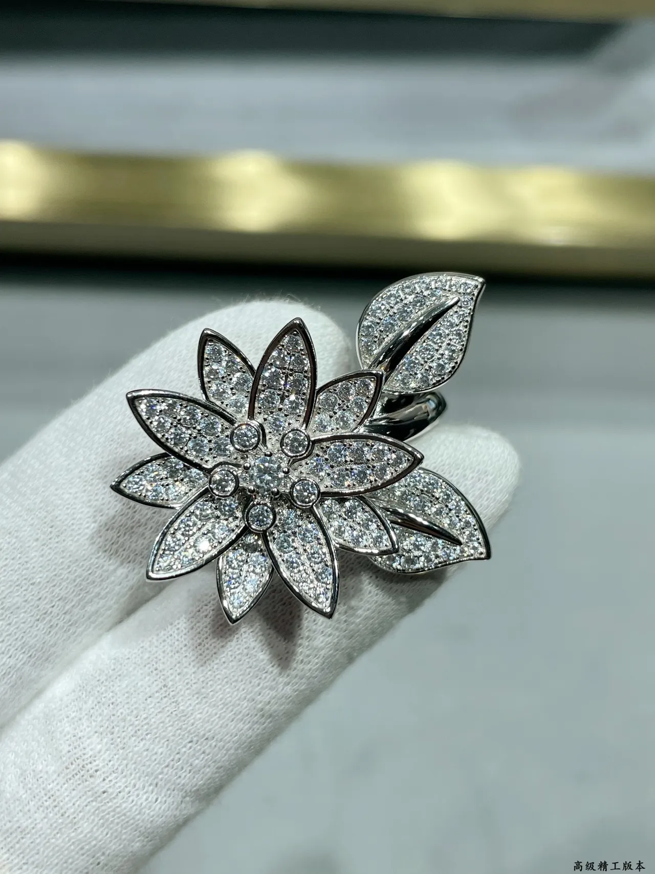 Van Cleef & Arpels Floral Pavé Diamond Ring 3