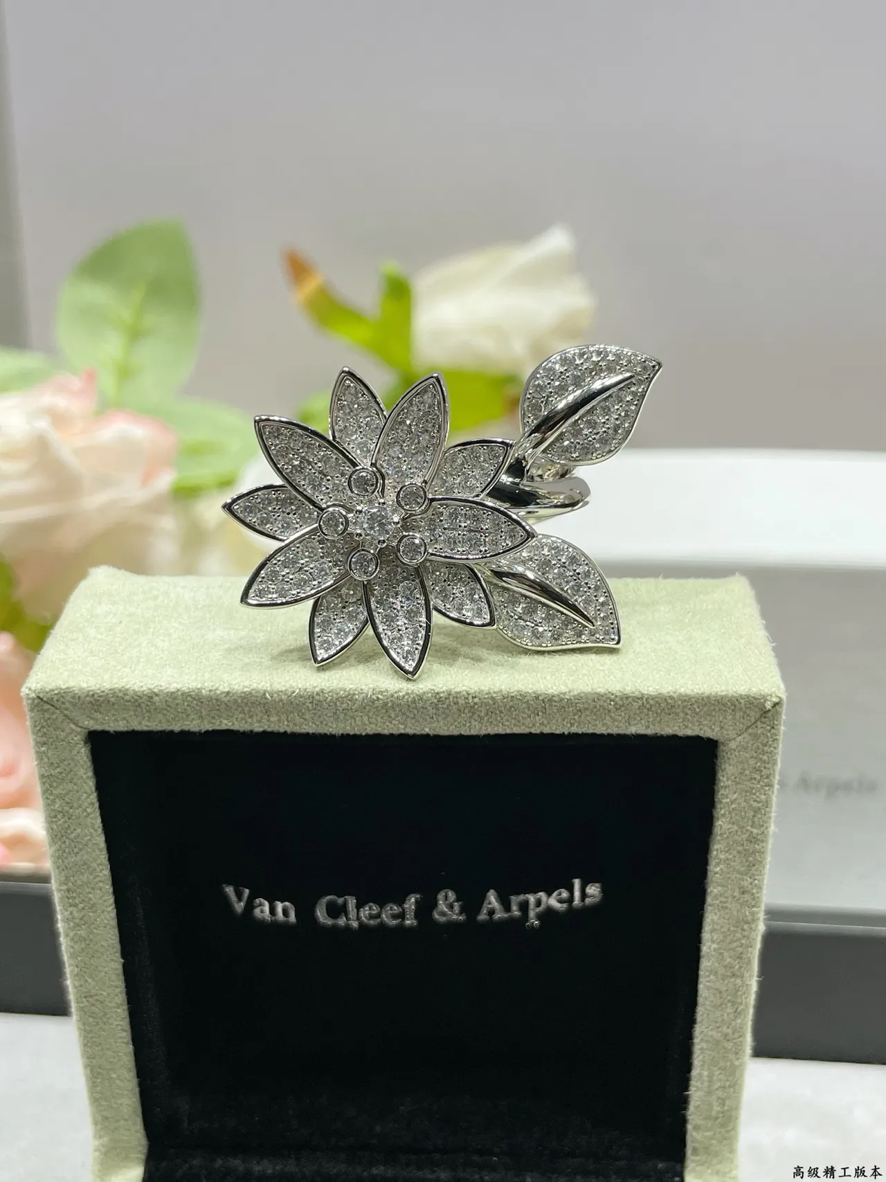 Van Cleef & Arpels Floral Pavé Diamond Ring 6