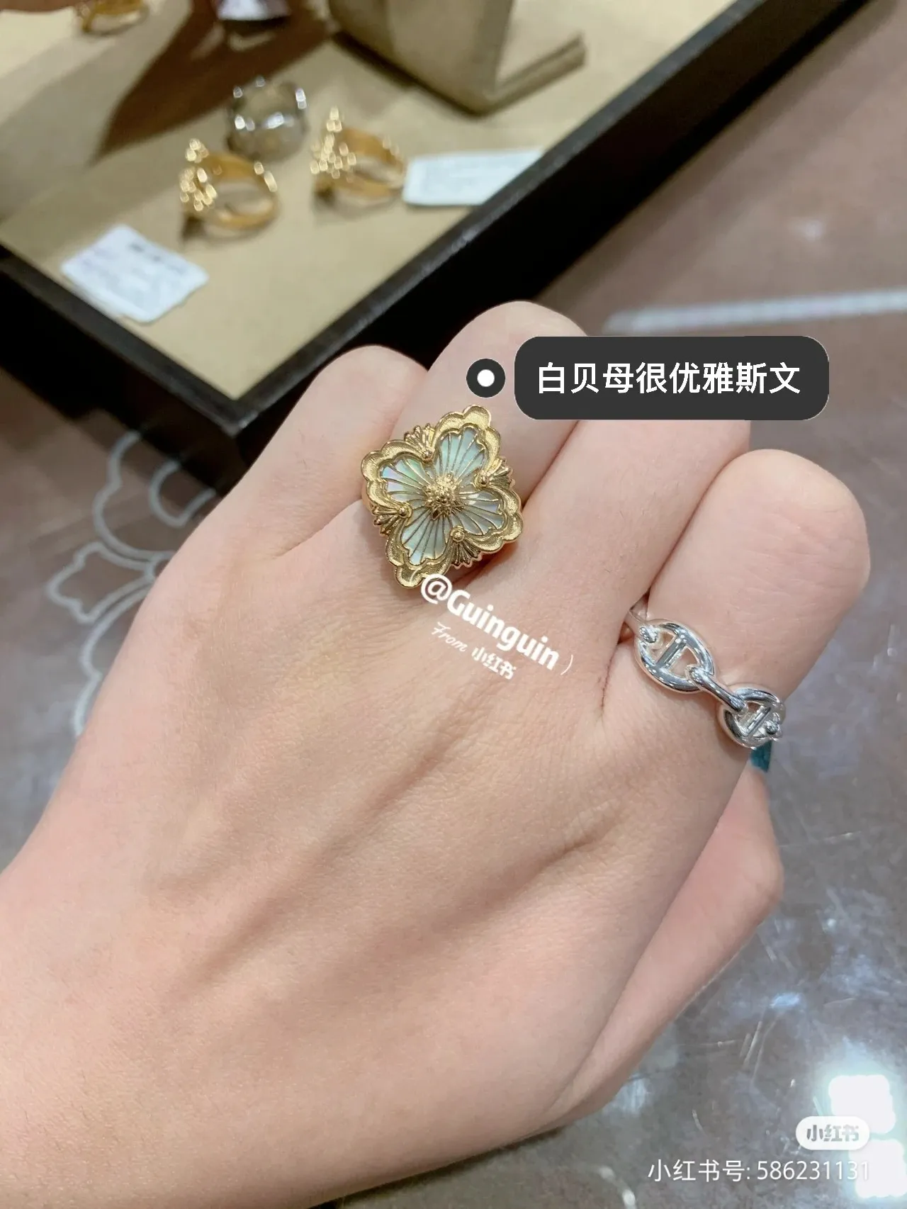 Van Cleef & Arpels Anel de Ouro Preto com Motivo Floral de Esmalte Incrustado 5