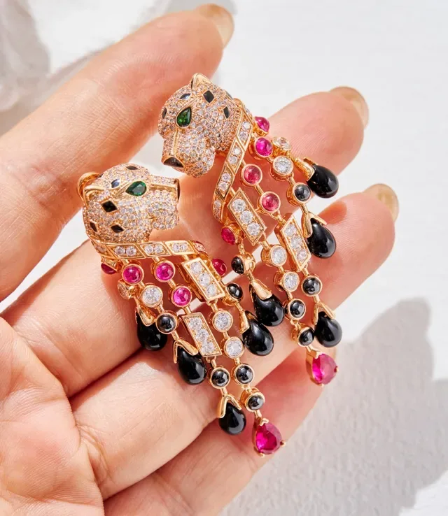 Van Cleef & Arpels Panthère Rose Gold Ruby Onyx Diamond Pendant Necklace 8