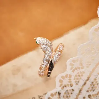 Van Cleef & Arpels Serpent Bohème Pavé Diamond خاتم إناميل أسود عين خضراء