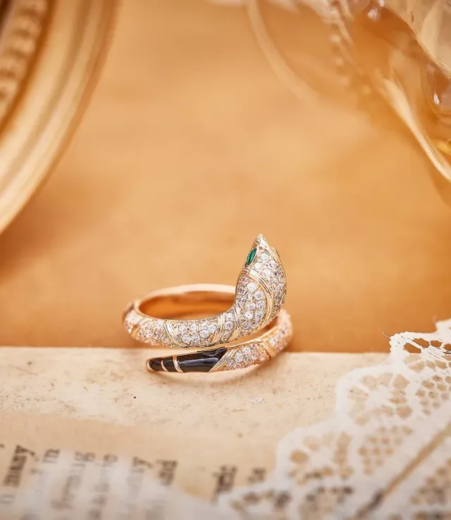 Van Cleef & Arpels Serpent Bohème Pavé Diamond Bague Émail Noir Œil Vert 5