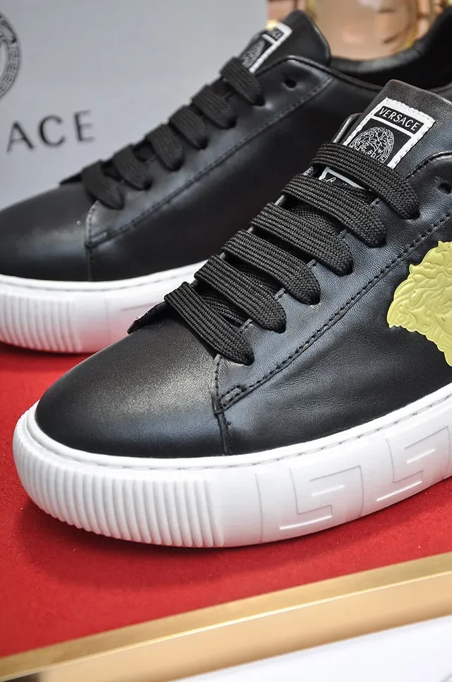 Versace Tênis Lifestyle Preto e Dourado com Aplique de Cabeça de Medusa e Padrão de Chave Grega na Solha Média 3