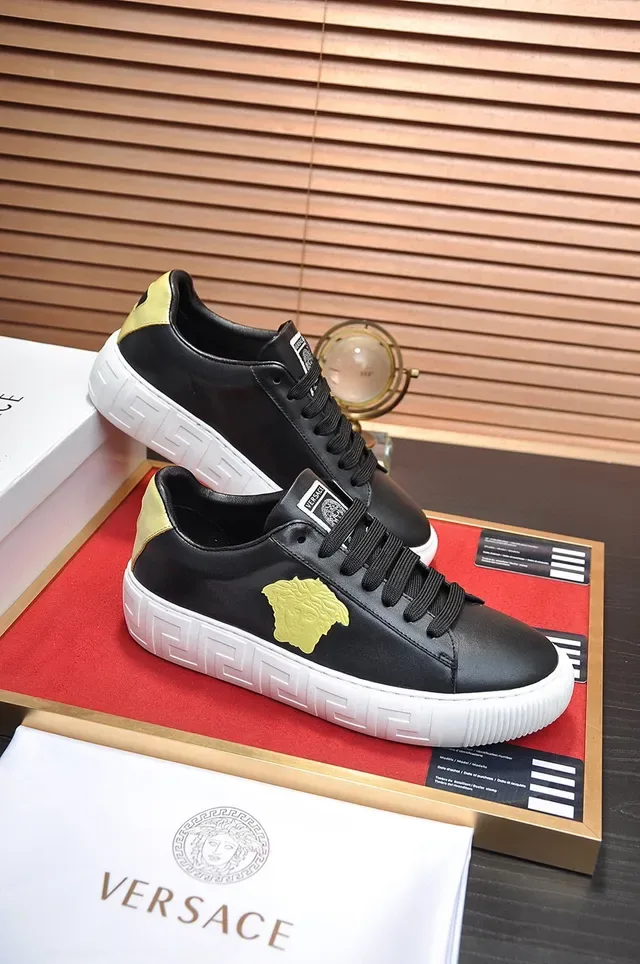 Versace Tênis Lifestyle Preto e Dourado com Aplique de Cabeça de Medusa e Padrão de Chave Grega na Solha Média 5