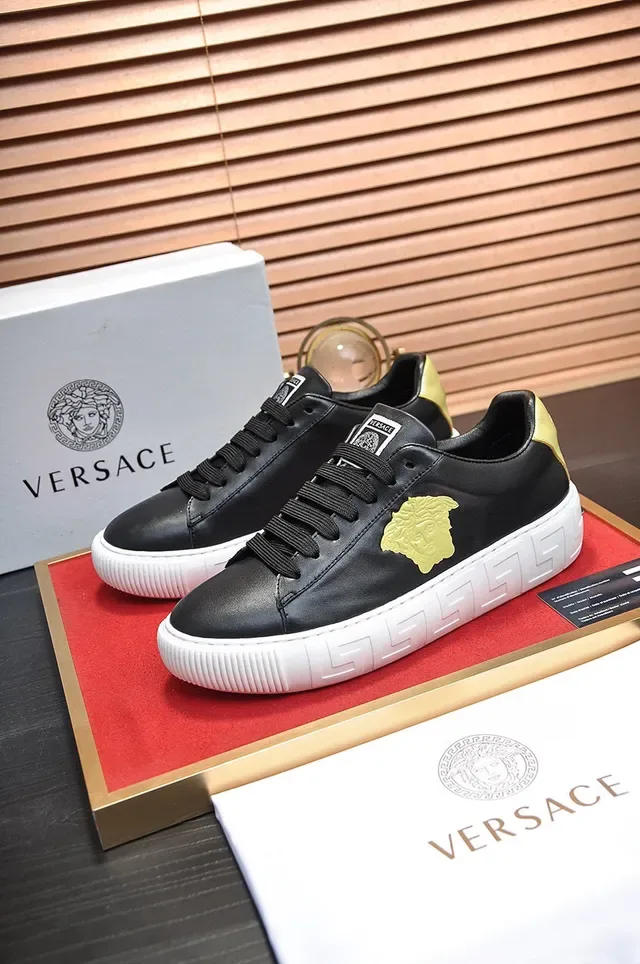 Versace Tênis Lifestyle Preto e Dourado com Aplique de Cabeça de Medusa e Padrão de Chave Grega na Solha Média 7