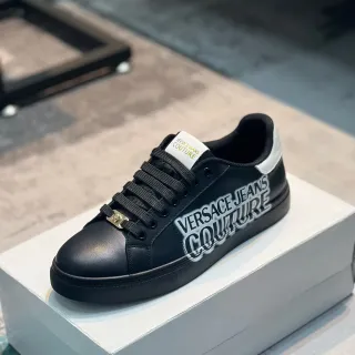 Versace काले और सफेद चमड़े के ऊपरी भाग बोल्ड साइड लोगो प्रिंट लाइफस्टाइल स्नीकर