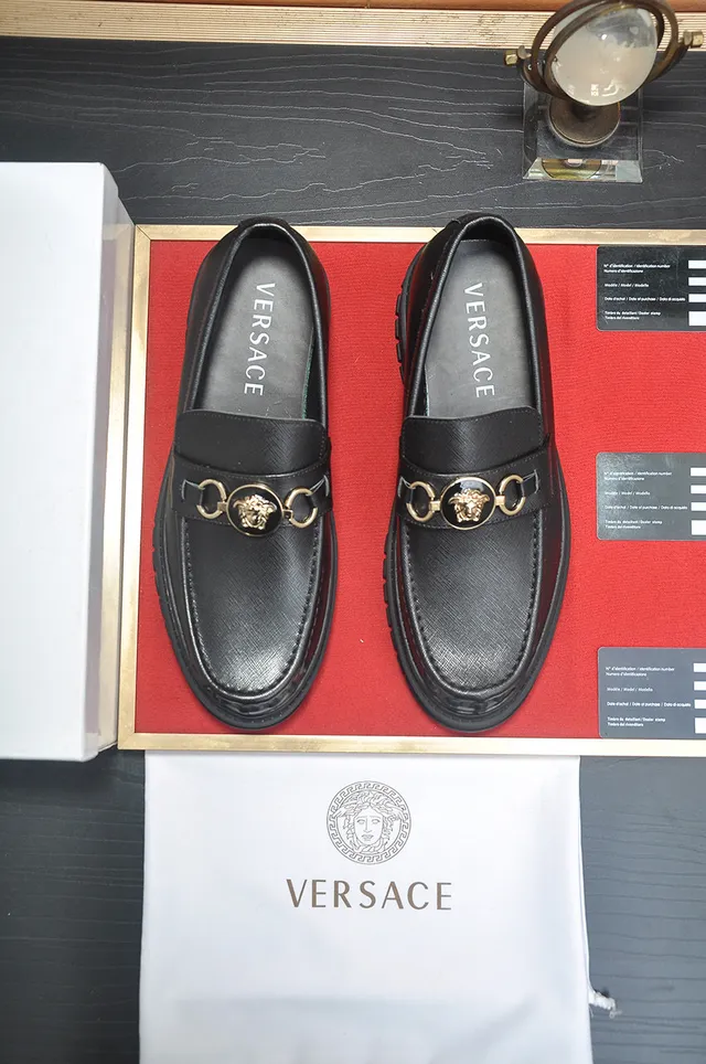 Versace Chain Reaction جلد أسود Medusa Hardware لوفرز 2