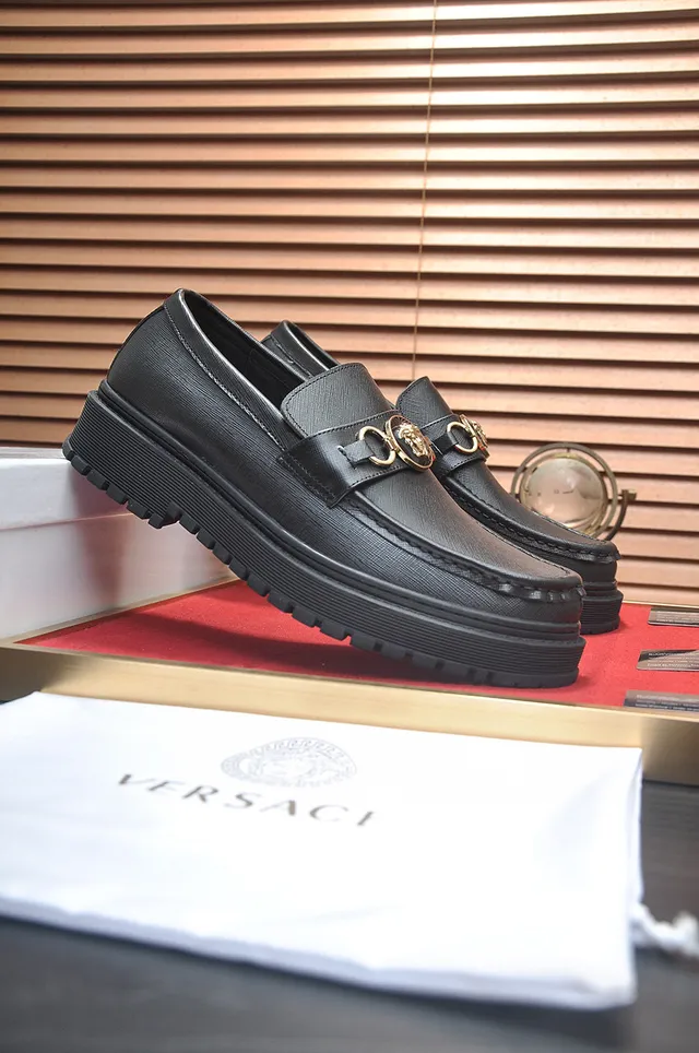 Versace Chain Reaction جلد أسود Medusa Hardware لوفرز 3