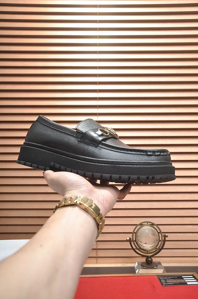 Versace Chain Reaction جلد أسود Medusa Hardware لوفرز 4