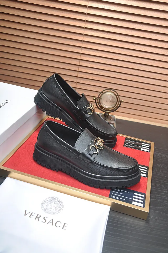Versace Chain Reaction جلد أسود Medusa Hardware لوفرز 6