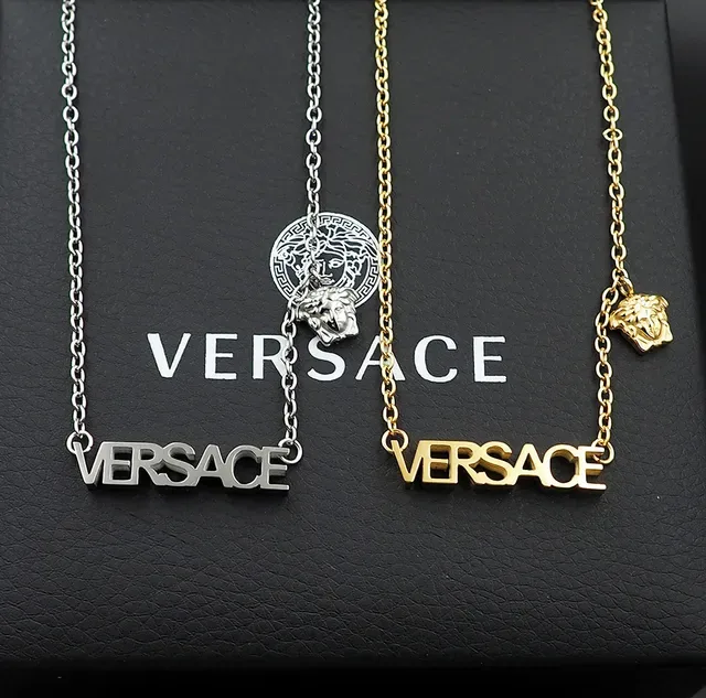 Versace Chain Reaction Collier Chaîne Or Lettres en Bloc Logo 5