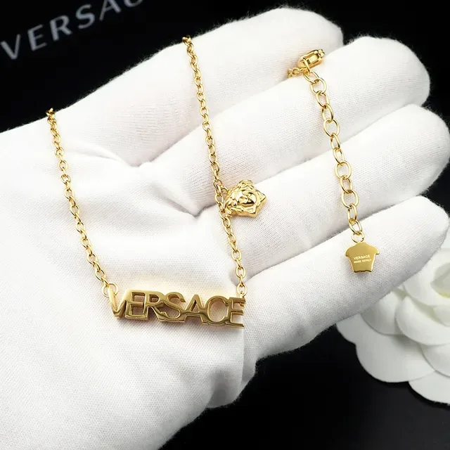 Versace Chain Reaction Collier Chaîne Or Lettres en Bloc Logo 7
