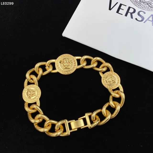 Versace Réaction en chaîne collier doré volumineux Curb motifs médailon Medusa 3