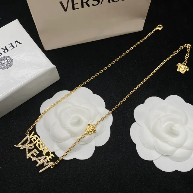 Versace Dream Gold सلسلة شفافة بافيه-كريستال نقش الحروف قلادة 3