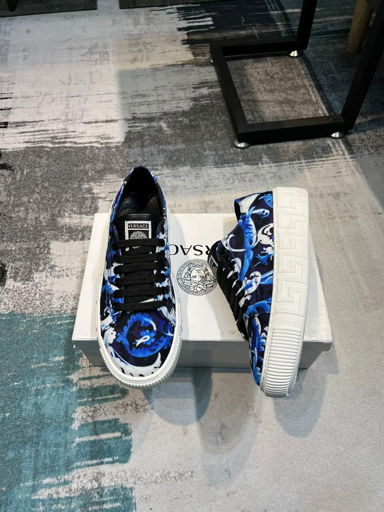 Versace Greca Odissea Tênis Lifestyle Azul Baroque Print 4