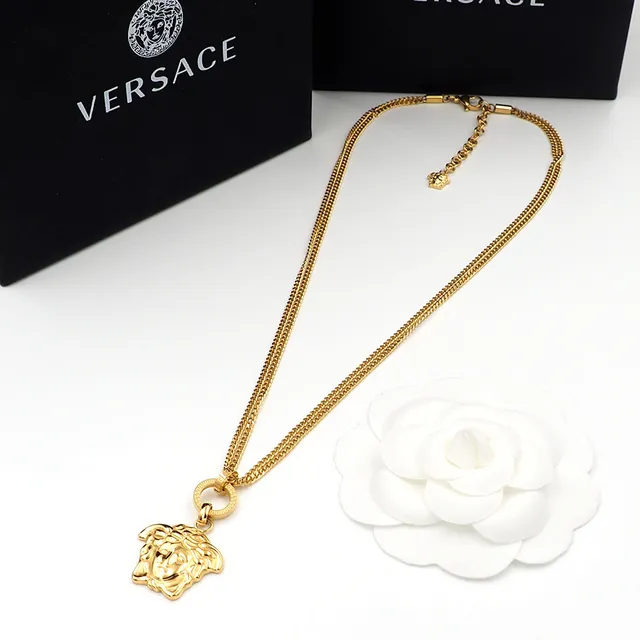 Versace Medusa Collier en métal avec pendentif tête en or 5