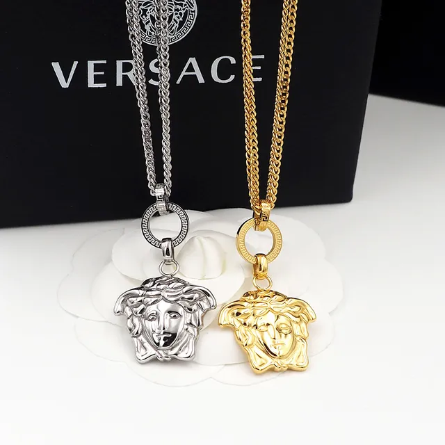 Versace Medusa Collier en métal avec pendentif tête en or 9