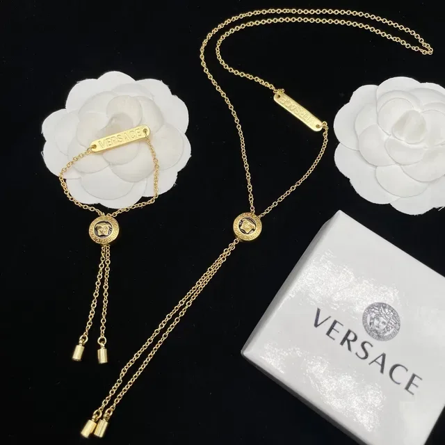 Versace Médusa Pendentif Chaîne Dorée Blanche Médaillon de Tête Collier 3