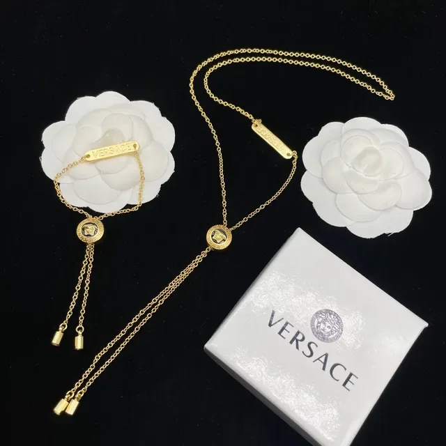 Versace Médusa Pendentif Chaîne Dorée Blanche Médaillon de Tête Collier 4