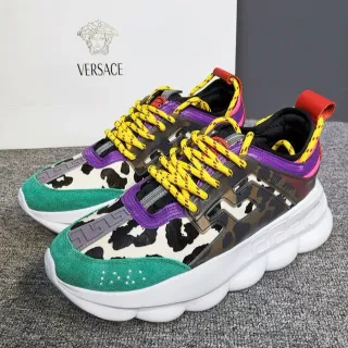 Versace बहुरंगी पैचवर्क गाय प्रिंट और ओवरले चंकी स्नीकर
